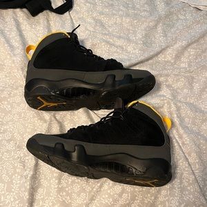 Retro 9 university gold size 13